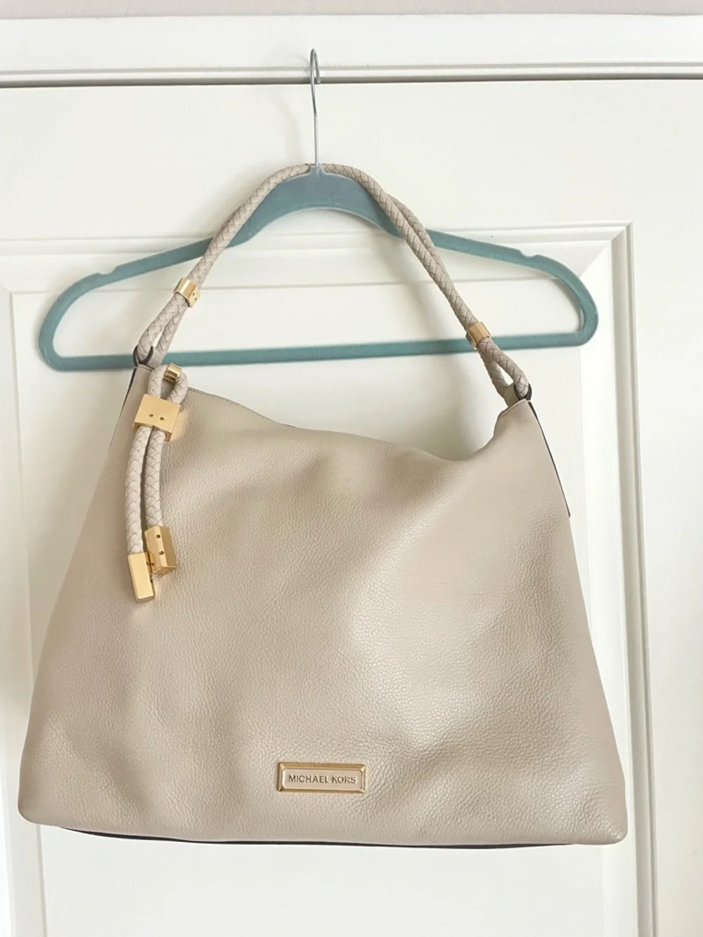 Michael Kors pebbled‎ leather Cream Hobo Bag with Gold Accents purse large